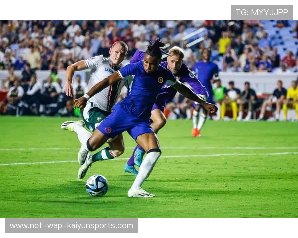 切尔西恩昆库任意球直接破网